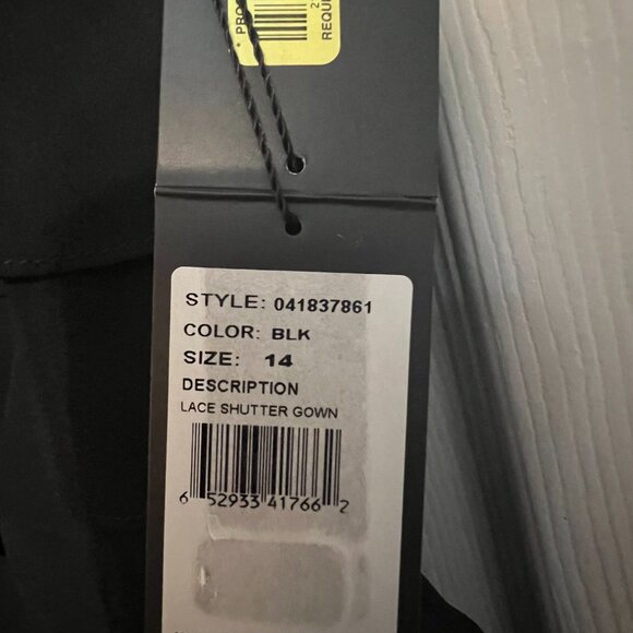 Adrianna Papell Lace Shutter Formal Gown (Plus Size) - Picture 4 of 6